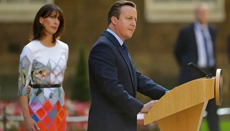 Primer ministro británico renuncia tras Brexit