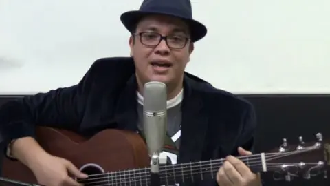 Franco Escamilla dedica canción a medalla de Rodríguez