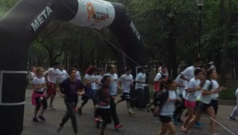 Corredores dedican su tiempo a Fundación Mark
