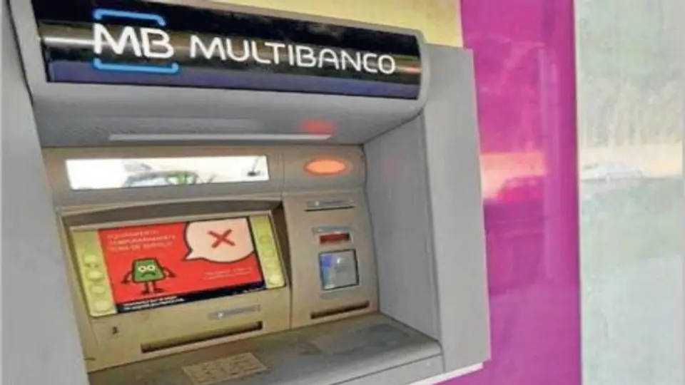 Banco 'permite' robar en horarios no laborables