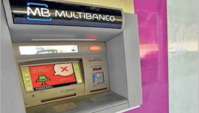 Banco 'permite' robar en horarios no laborables