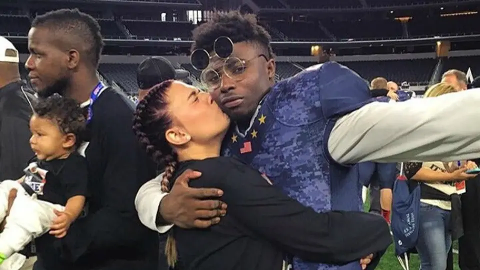 Jugador de NFL pide matrimonio en Final de League Cup
