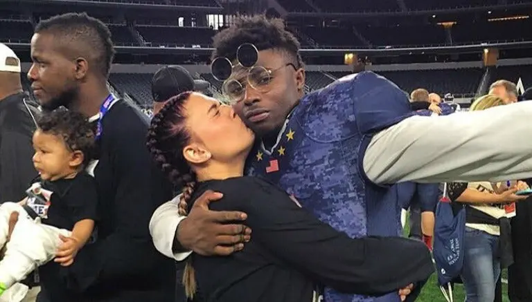 Jugador de NFL pide matrimonio en Final de League Cup
