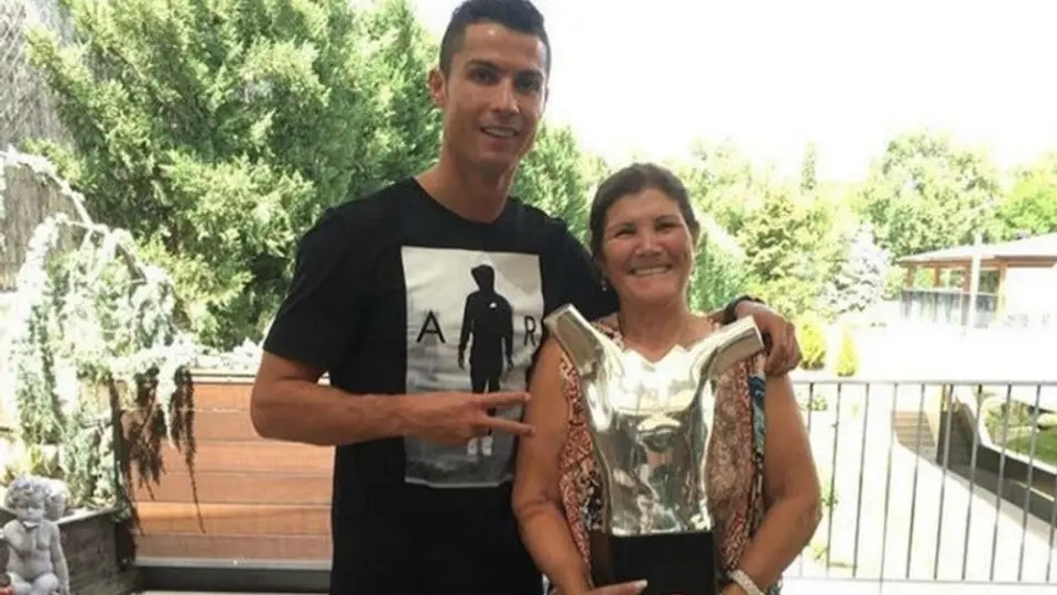Madre de CR7 alienta a su hijo tras ser sustituido en Liga