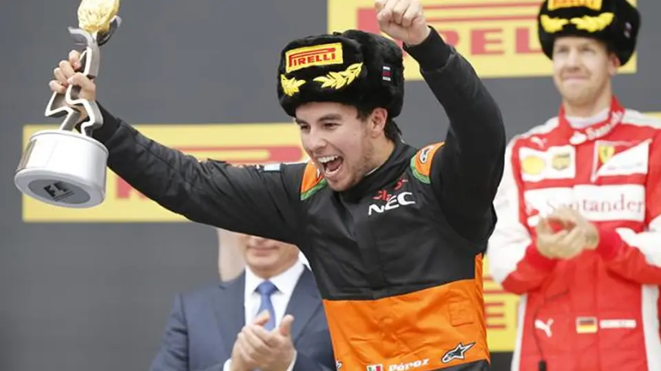 Checo Pérez se llena de gloria en Rusia