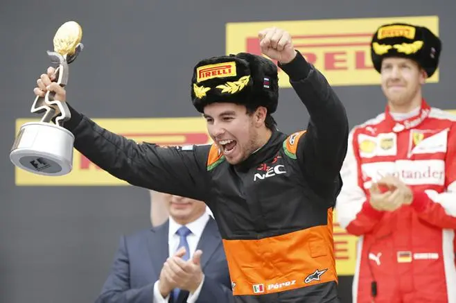 Checo Pérez se llena de gloria en Rusia