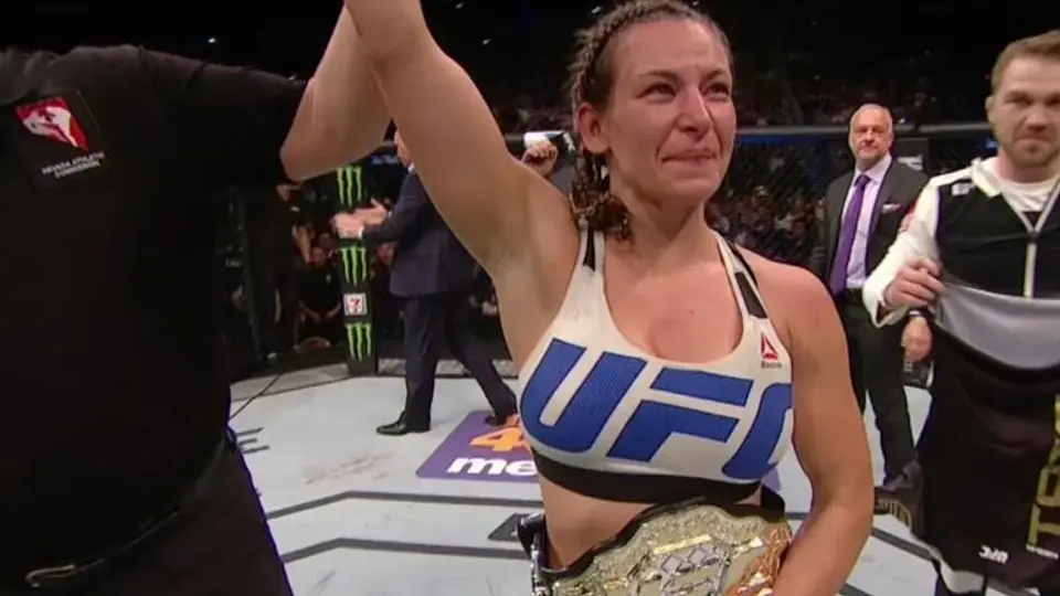 Miesha Tate es nueva Campeona tras 'dormir' a Holm
