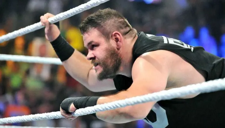 Kevin Owens vence a AJ Styles y califica a MITB