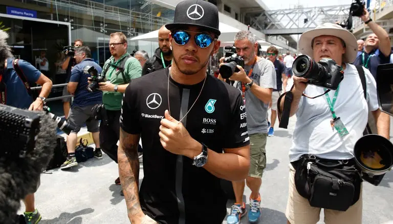 Hamilton revela que sufrió accidente automovilístico