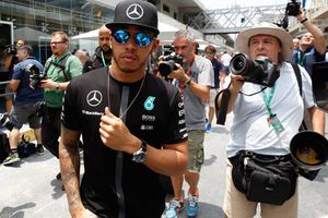 Hamilton revela que sufrió accidente automovilístico