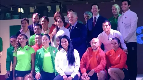 Presentan uniformes de la delegación mexicana para JO