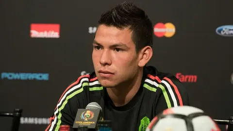En Inglaterra creyeron que Lozano llegará al Manchester United