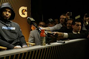 Cam Newton admite ser un mal perdedor