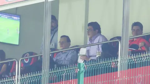 Kuri niega sanción y altercado con periodista en Puebla