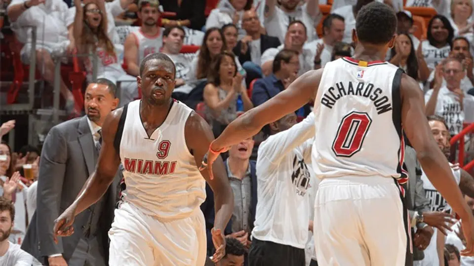 Deng guía aplastante victoria de Miami en Playoffs