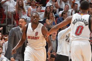 Deng guía aplastante victoria de Miami en Playoffs