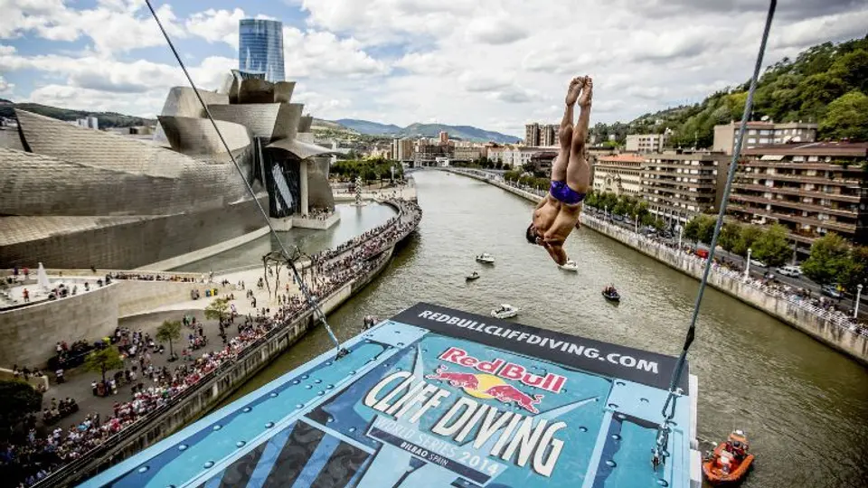 Paredes lucha por segundo lugar del Cliff Diving