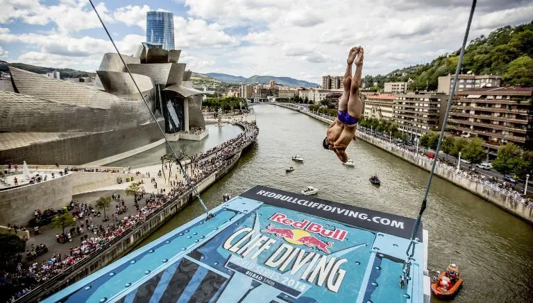 Paredes lucha por segundo lugar del Cliff Diving