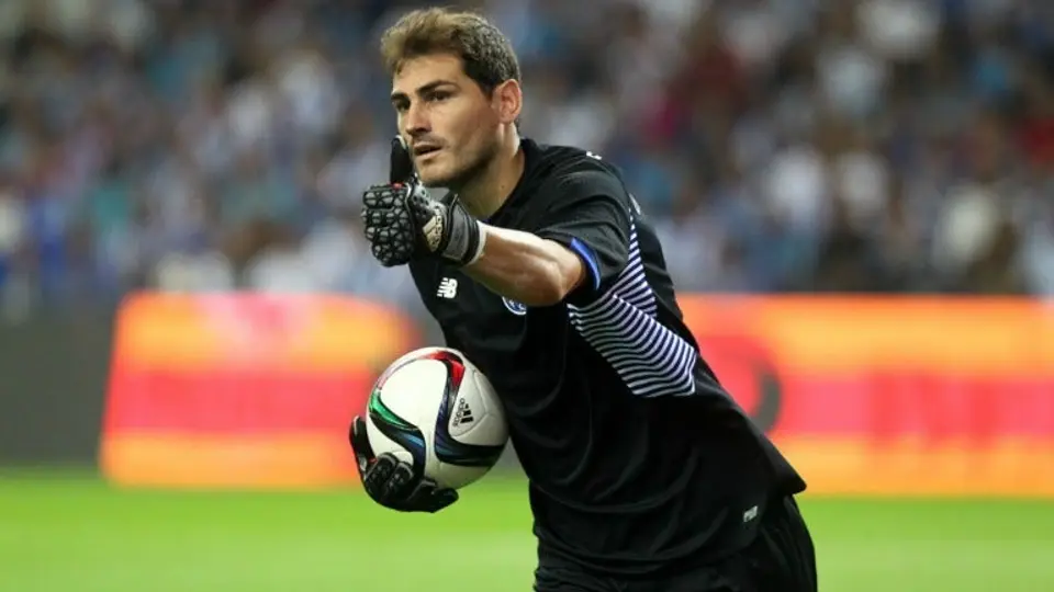 Casillas se 'aloca' y manda saludo al estilo mexicano