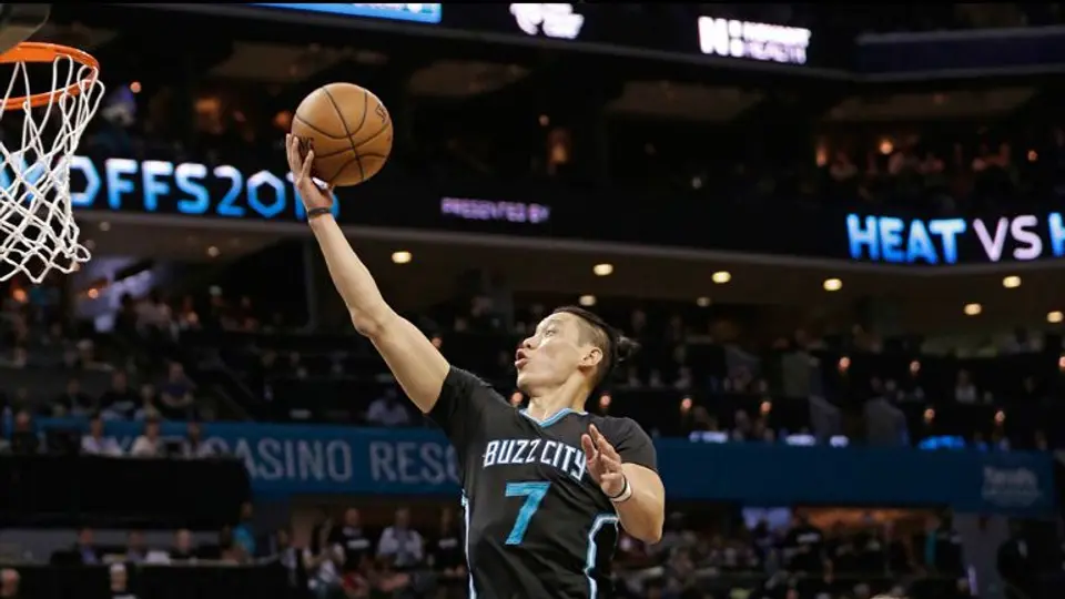 Charlotte vence a Miami y rompe mala racha en Playoffs
