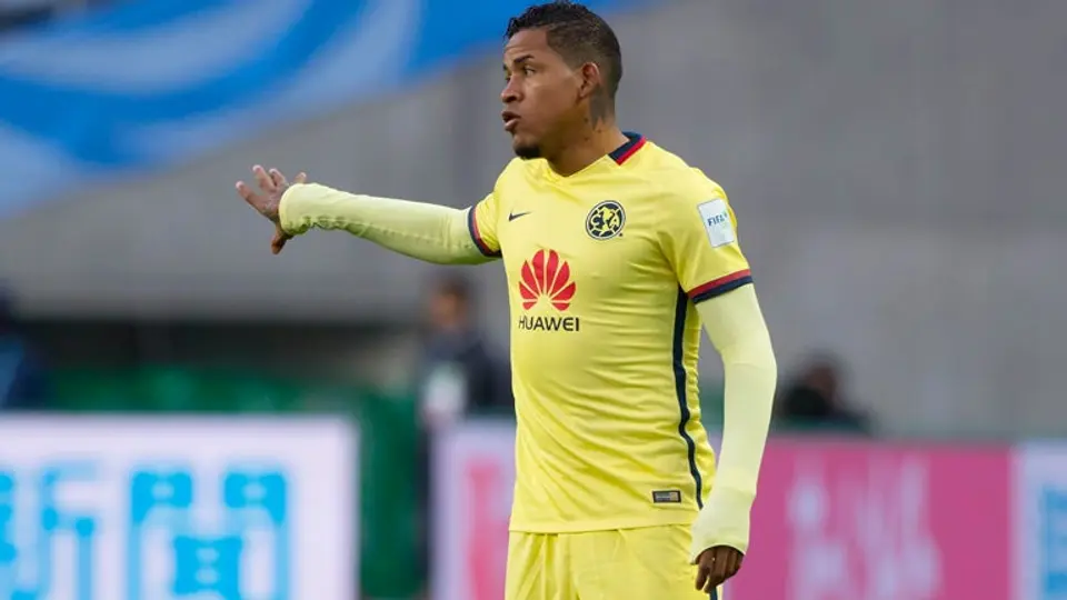 Michael Arroyo lleva alegría navideña a barrio ecuatoriano