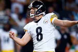 Pittsburgh corta al pateador Josh Scobee