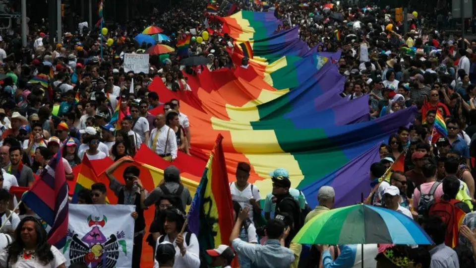 'Orgullo gay' invade Paseo de la Reforma