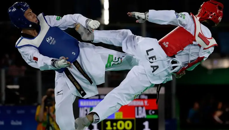 Carlos Navarro muestra poderío en debut en taekwondo
