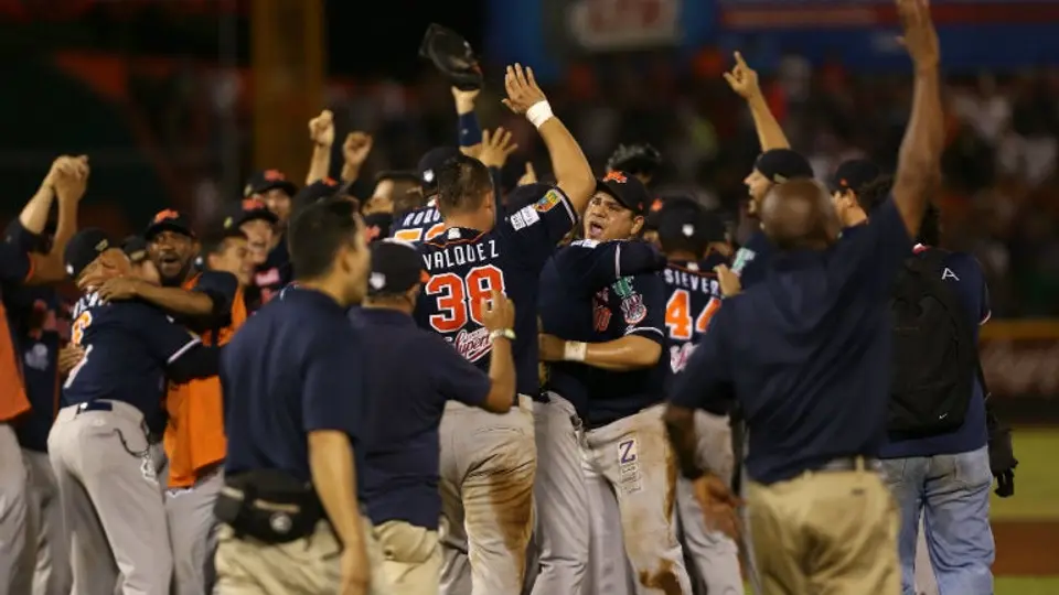 Tigres y Acereros, a la Serie Del Rey