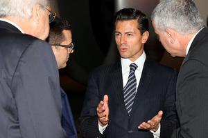 EPN, señalado por viajar con familia y amigos en giras oficiales