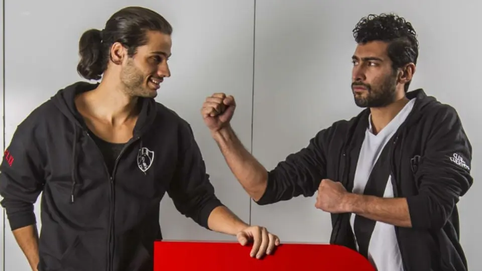 Vestidor roto en el Club de Cuervos