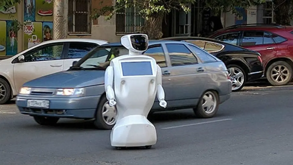 Robot genera caos al escapar de laboratorio