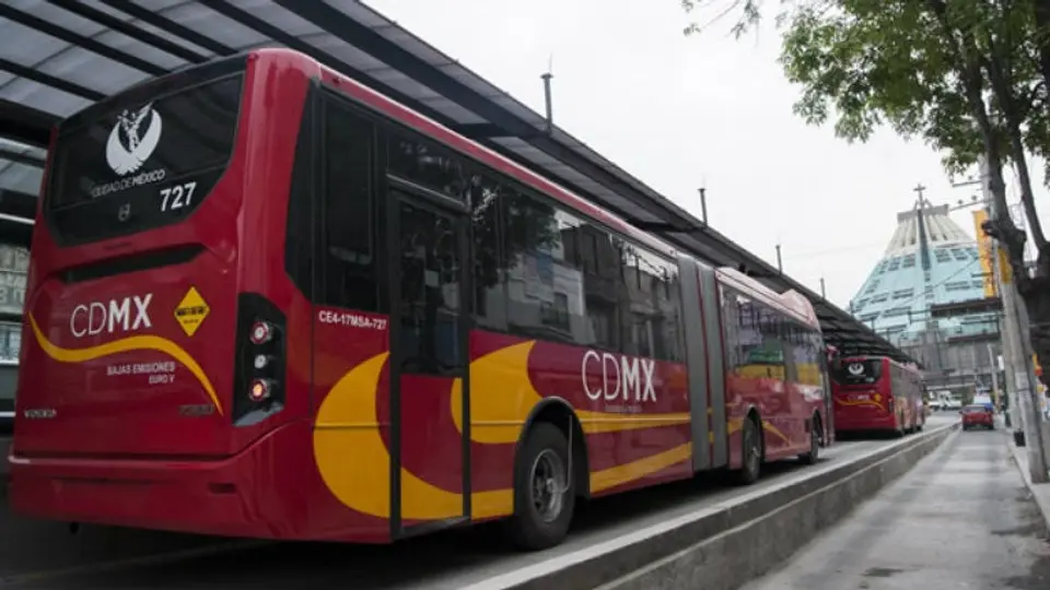 Metrobús cerrará estaciones por visita del Papa