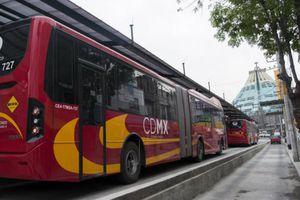 Metrobús cerrará estaciones por visita del Papa