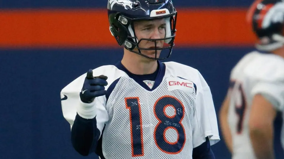 Peyton Manning vuelve a los entrenamientos con Denver