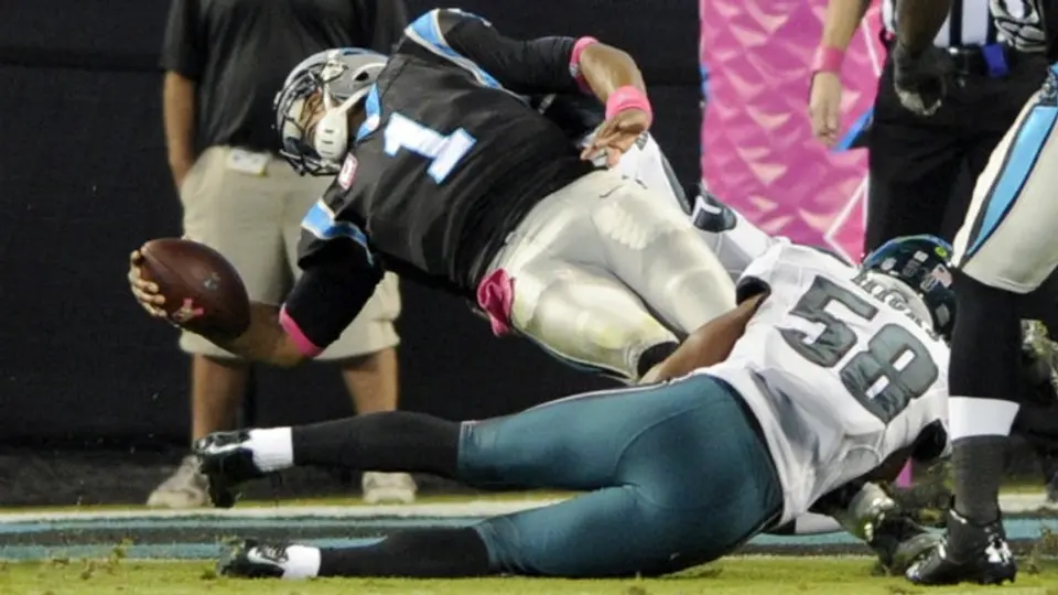 Newton comanda a Carolina en triunfo sobre Filadelfia