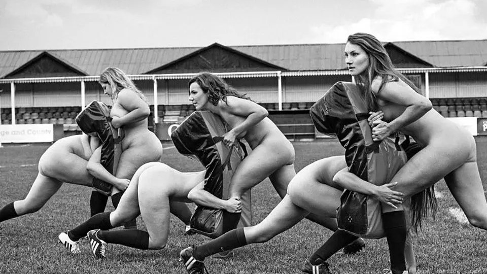 Jugadoras de rugby se desnudan para calendario