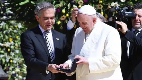 Papa Francisco recibe las llaves de la Ciudad de México