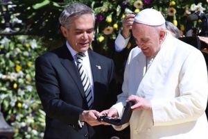 Papa Francisco recibe las llaves de la Ciudad de México