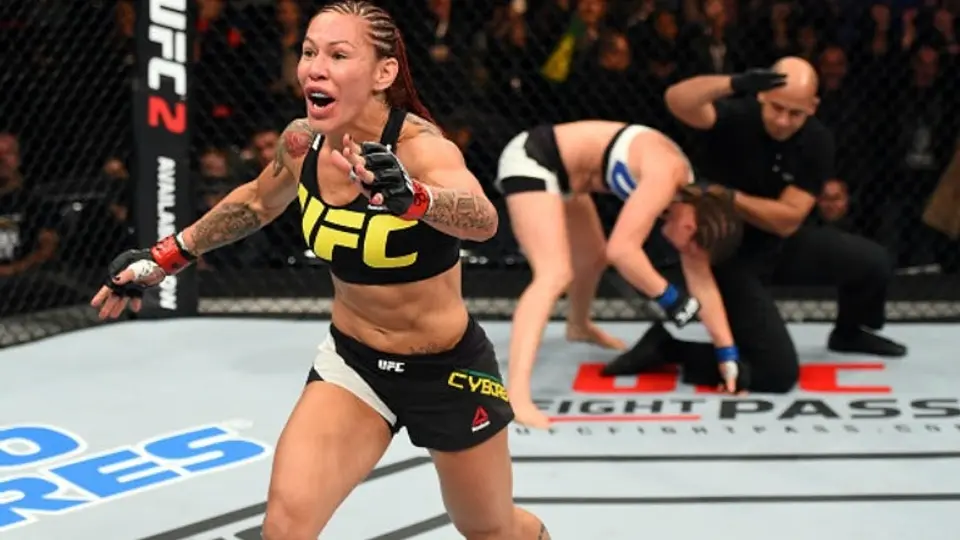 Cyborg propone pelea contra Rousey en semana de Super Bowl