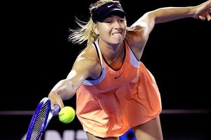 Sharapova supera dura prueba en tercera ronda de Australia