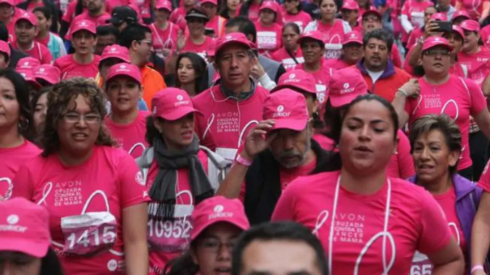 Santos invita a carrera contra el cáncer de mama