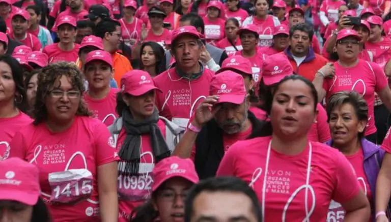 Santos invita a carrera contra el cáncer de mama