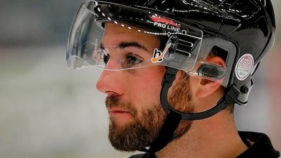 Árbitro de hockey fallece tras impacto de puck