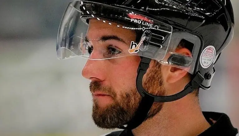 Árbitro de hockey fallece tras impacto de puck