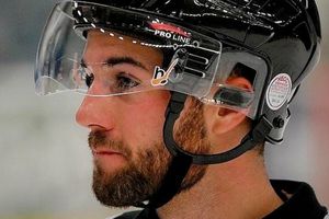 Árbitro de hockey fallece tras impacto de puck