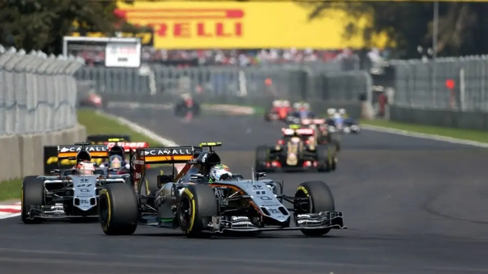Checo Pérez y pilotos de F1 se unen en oraciones por París