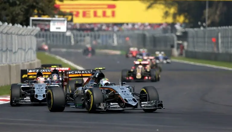 Checo Pérez y pilotos de F1 se unen en oraciones por París