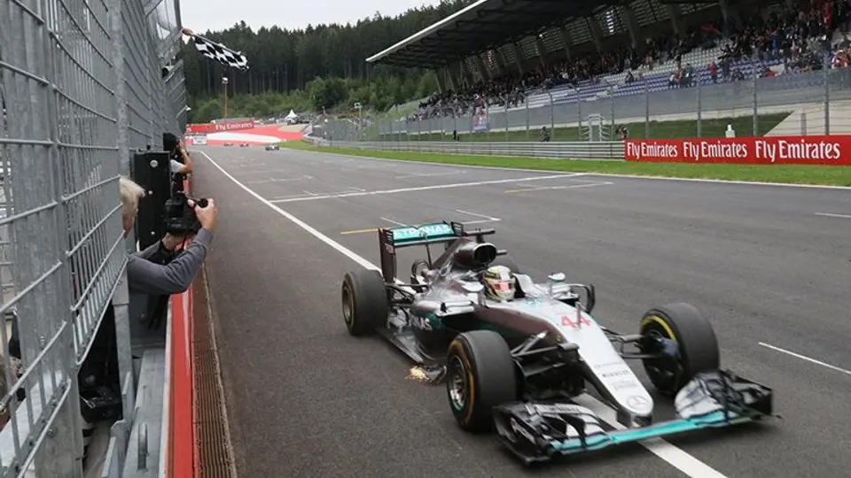 Hamilton se lleva el GP de Austria tras cierre dramático