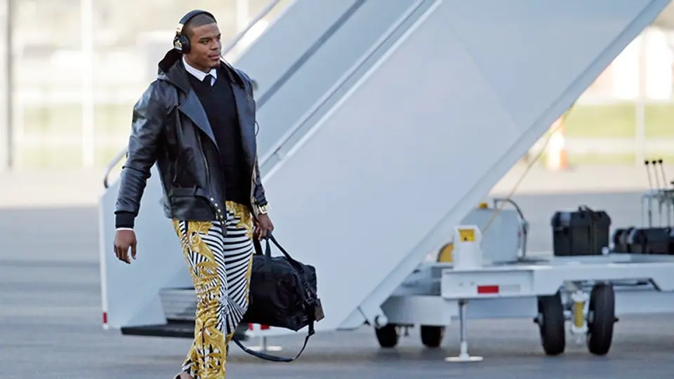 Exóticos pantalones Versace de Cam Newton, agotados